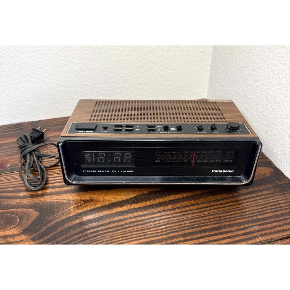 VTG 1980s Panasonic RC 95 Wood Grain Digital AM FM Clock Radio Dual Alarm Date